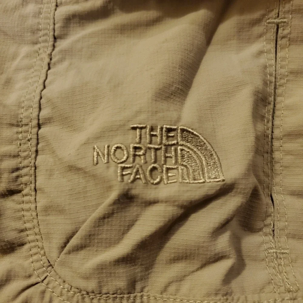 The North Face Cargo Shorts Mens 2XL XXL Beige Hiking Outdoors Nylon Lightweight